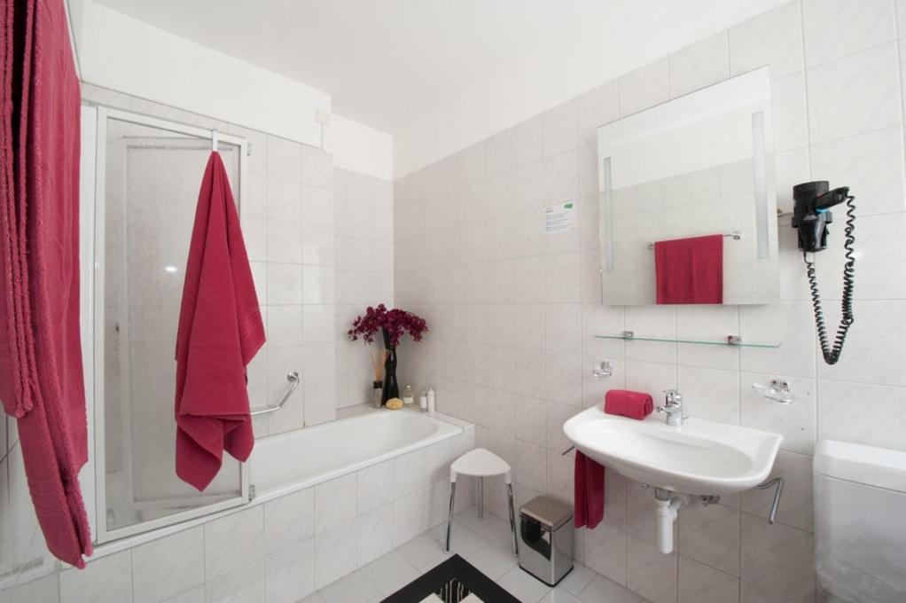 Hotel Morobbia Camorino Bagian luar foto